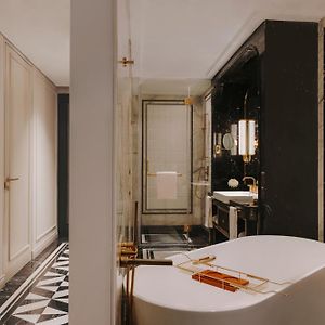 Signature Gold King Room Gold Lounge Access Complimentary Airport Transfers Laundry services up to 4 pieces per Complimentary Soft Mini Bar